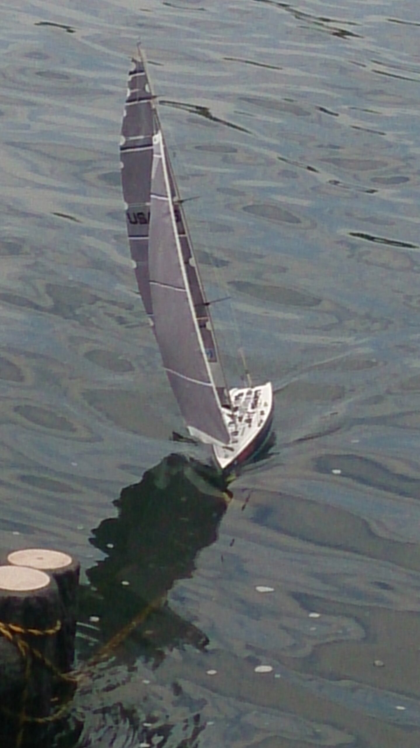 ラジコンヨットのフォーチュン６１２の帆走